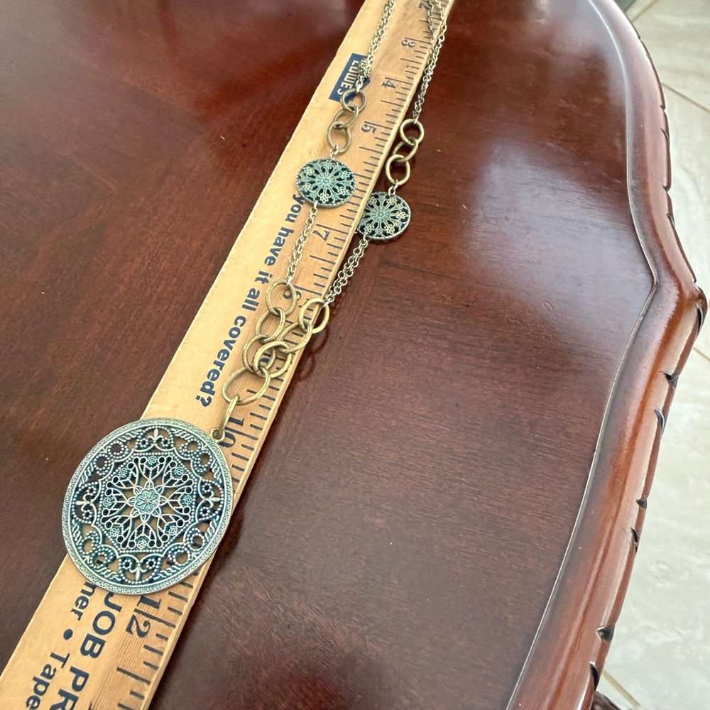 Vintage Avon necklace - Picture 2 of 2